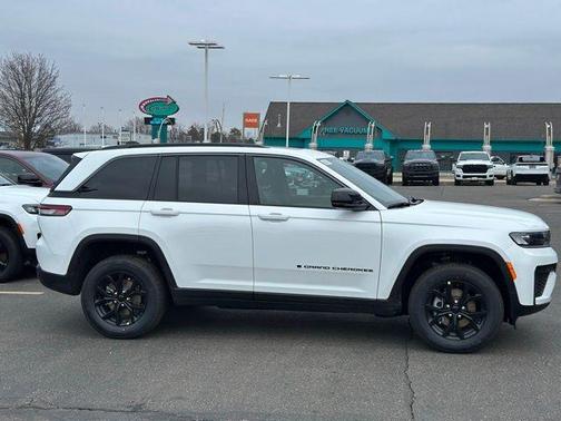 2026 Jeep Grand Cherokee Laredo
