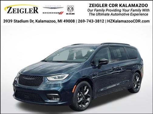 Fathom Blue Pearlcoat 2025 Chrysler Pacifica Limited