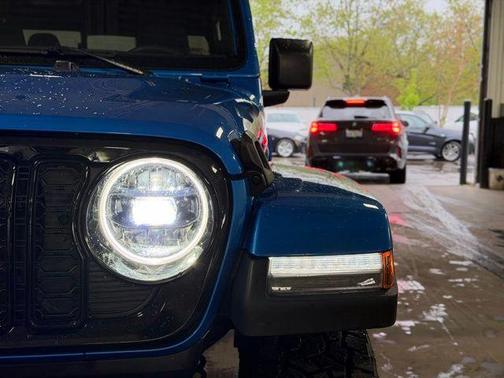 Hydro Blue Pearlcoat 2024 Jeep Gladiator Sport