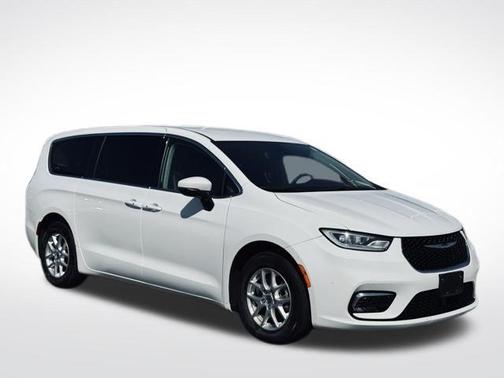 Bright White Clearcoat 2024 Chrysler Pacifica Touring-L