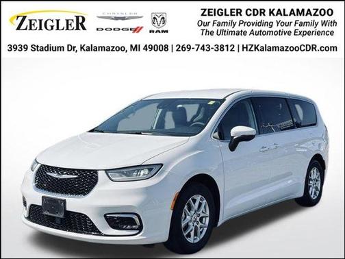 Bright White Clearcoat 2024 Chrysler Pacifica Touring-L