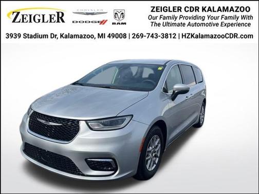2023 Chrysler Pacifica Touring-L
