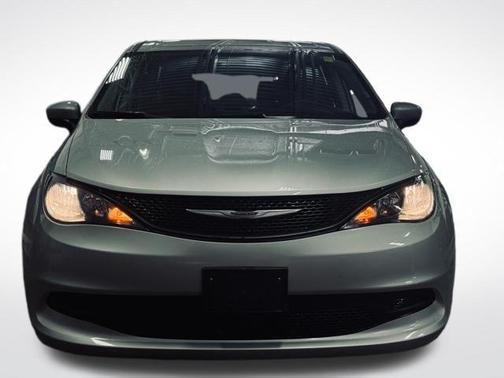 Silver Mist Clearcoat 2023 Chrysler Voyager LX