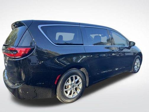 2024 Chrysler Pacifica Touring-L