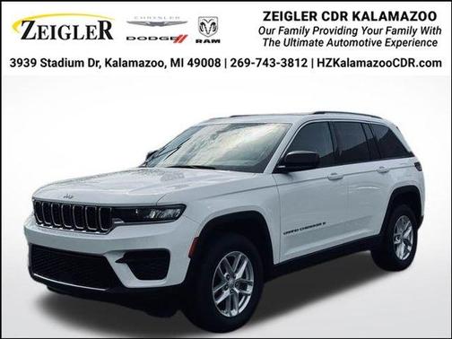 Bright White Clearcoat 2023 Jeep Grand Cherokee Laredo