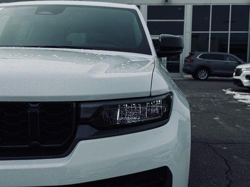 Bright White Clearcoat 2026 Jeep Grand Cherokee Laredo