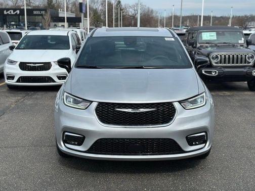 Silver Mist Clearcoat 2026 Chrysler Pacifica Limited