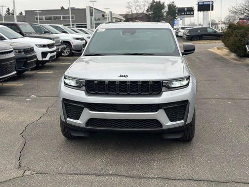 2026 Jeep Grand Cherokee Laredo