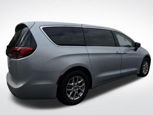 2024 Chrysler Pacifica Touring-L