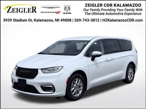 Bright White Clearcoat 2023 Chrysler Pacifica Touring-L