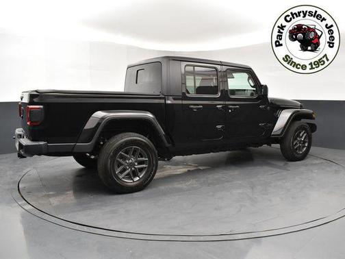 Black Clearcoat 2024 Jeep Gladiator Sport S