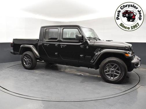 Black Clearcoat 2024 Jeep Gladiator Sport S