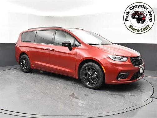 2025 Chrysler Pacifica Hybrid Premium S Appearance Pkg