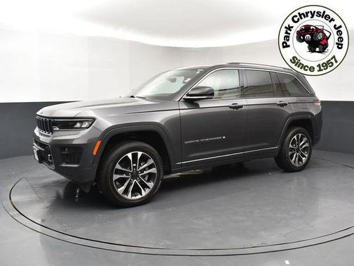 Baltic Gray Metallic Clearcoat 2023 Jeep Grand Cherokee Overland