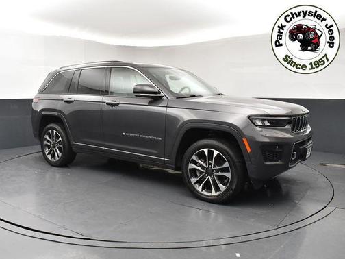 Baltic Gray Metallic Clearcoat 2023 Jeep Grand Cherokee Overland