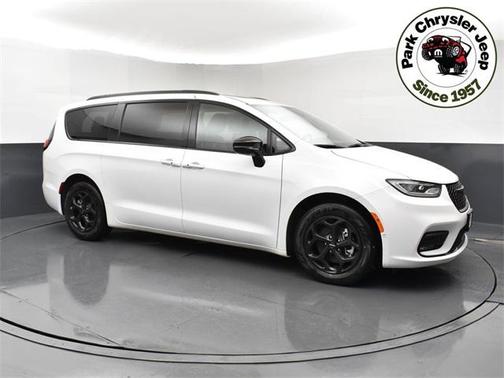 2025 Chrysler Pacifica Hybrid Premium S Appearance Pkg
