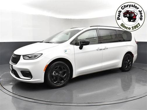 2025 Chrysler Pacifica Hybrid Premium S Appearance Pkg