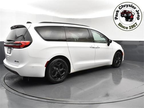 2025 Chrysler Pacifica Hybrid Premium S Appearance Pkg