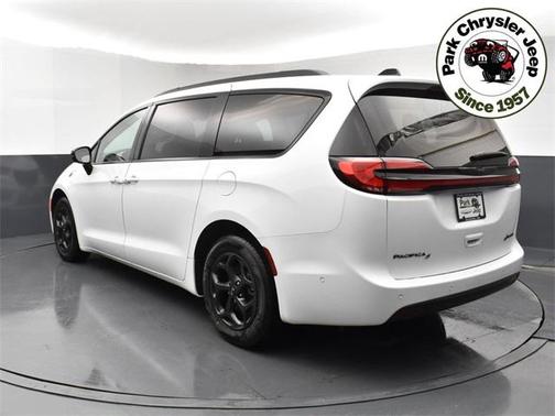 2025 Chrysler Pacifica Hybrid Premium S Appearance Pkg