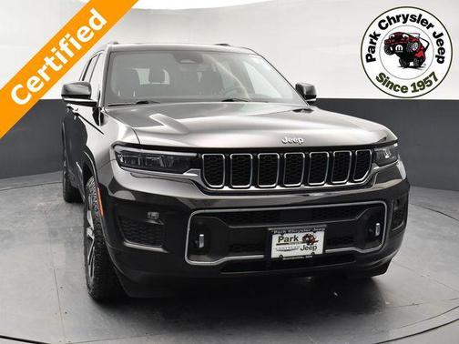 Diamond Black Crystal Pearlcoat 2023 Jeep Grand Cherokee L Overland