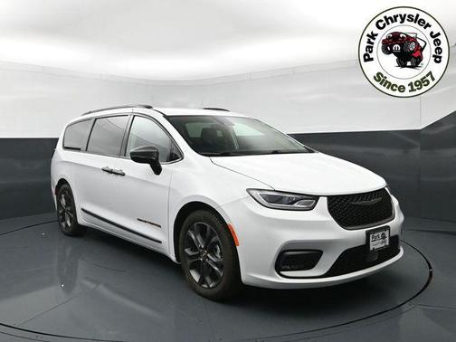 Bright White Clearcoat 2024 Chrysler Pacifica Touring L