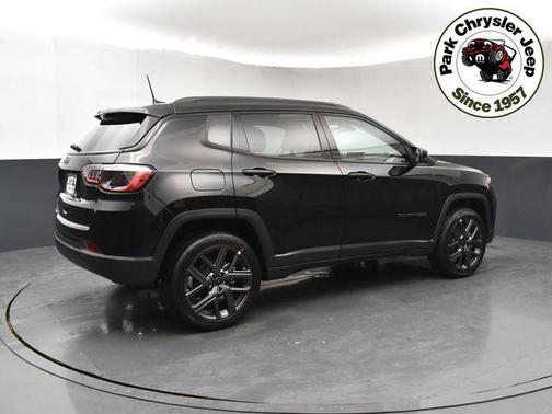 Diamond Black Crystal Pearlcoat 2026 Jeep Compass Limited
