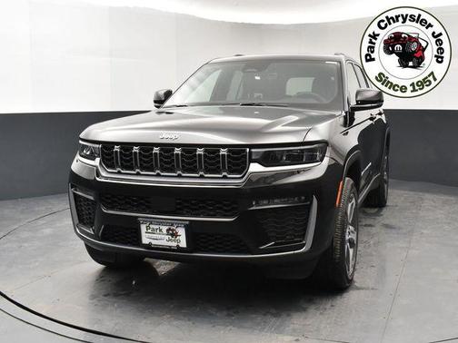 Diamond Black Crystal Pearlcoat 2026 Jeep Grand Cherokee Limited