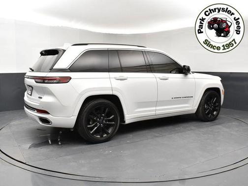 Bright White Clearcoat 2023 Jeep Grand Cherokee Overland
