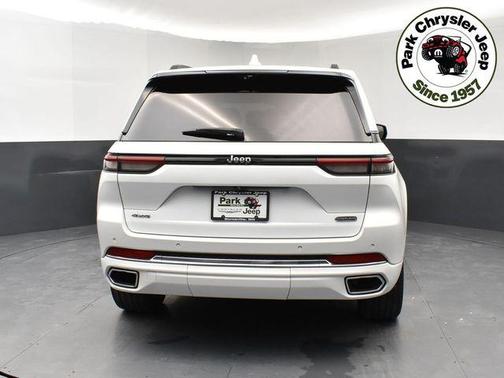 Bright White Clearcoat 2023 Jeep Grand Cherokee Overland