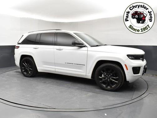Bright White Clearcoat 2023 Jeep Grand Cherokee Overland