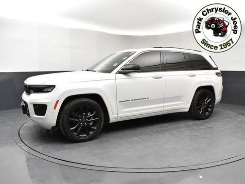 Bright White Clearcoat 2023 Jeep Grand Cherokee Overland