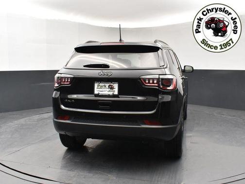 Diamond Black Crystal Pearlcoat 2026 Jeep Compass Limited