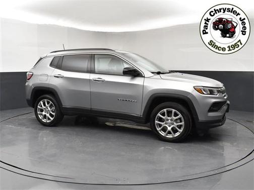 2022 Jeep Compass Latitude Lux