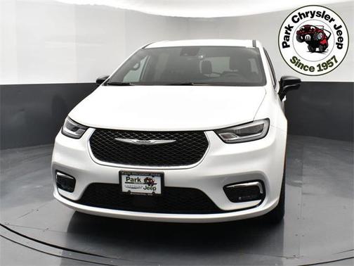 2026 Chrysler Pacifica L