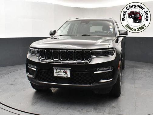 Diamond Black Crystal Pearlcoat 2023 Jeep Grand Cherokee Limited