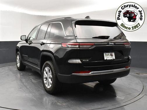 Diamond Black Crystal Pearlcoat 2023 Jeep Grand Cherokee Limited