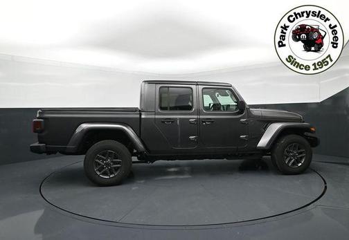Granite Crystal Metallic Clearcoat 2026 Jeep Gladiator Sport S