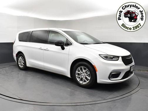 Bright White Clearcoat 2026 Chrysler Pacifica L