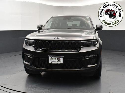 Diamond Black Crystal Pearlcoat 2023 Jeep Grand Cherokee Limited