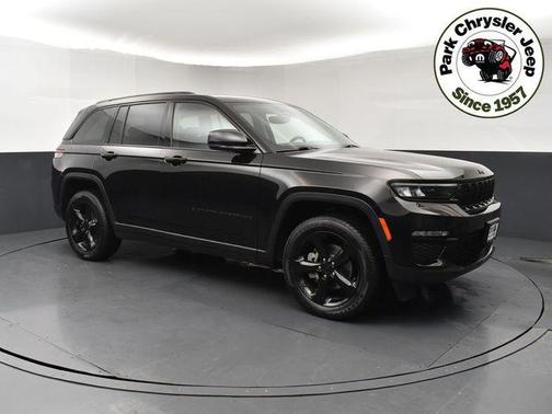 Diamond Black Crystal Pearlcoat 2023 Jeep Grand Cherokee Limited