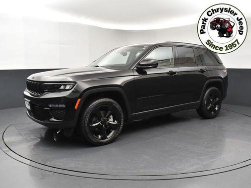 Diamond Black Crystal Pearlcoat 2023 Jeep Grand Cherokee Limited