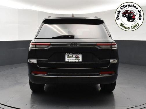 Diamond Black Crystal Pearlcoat 2023 Jeep Grand Cherokee Limited