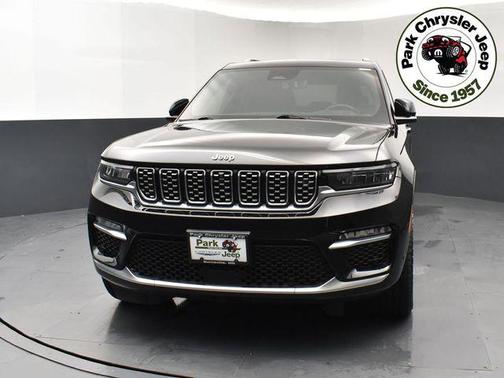 Diamond Black Crystal Pearlcoat 2022 Jeep Grand Cherokee Summit