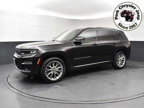 Diamond Black Crystal Pearlcoat 2022 Jeep Grand Cherokee Summit
