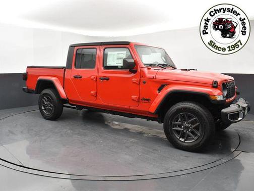 Firecracker Red Clearcoat 2024 Jeep Gladiator Sport S