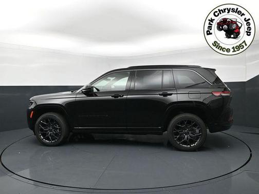 Diamond Black Crystal Pearlcoat 2026 Jeep Grand Cherokee Summit