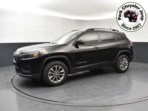 Diamond Black Crystal Pearlcoat 2022 Jeep Cherokee Latitude Lux