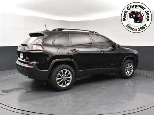 Diamond Black Crystal Pearlcoat 2022 Jeep Cherokee Latitude Lux