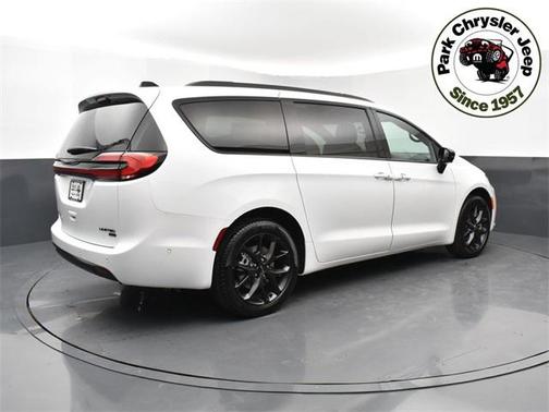 2024 Chrysler Pacifica Limited