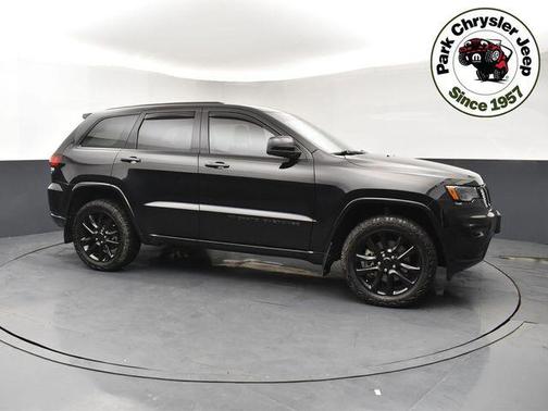 2022 Jeep Grand Cherokee Laredo